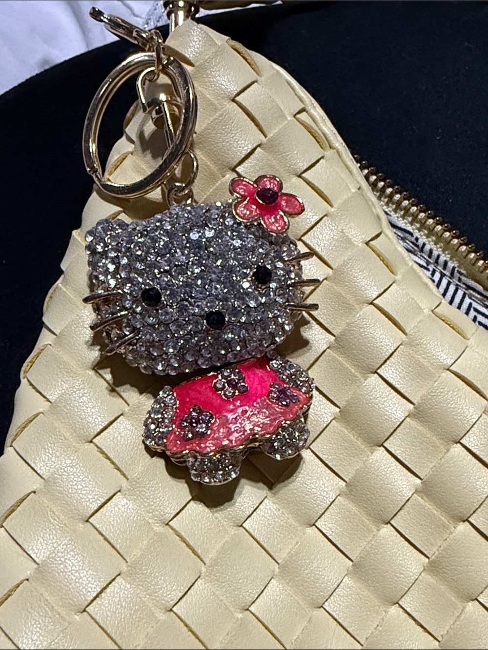 Gold Tone Sparkling Hello Kitty Keychain/Bag Charm